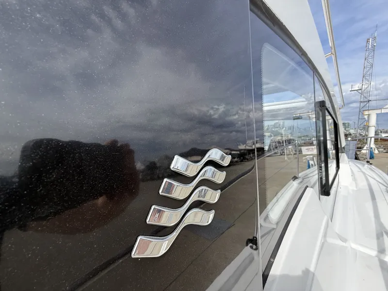 Slide: The Image of Four Winns V355 Coupe 2022 - 6107899