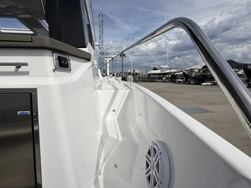 Slide: The Image of Four Winns V355 Coupe 2022 - 6107841