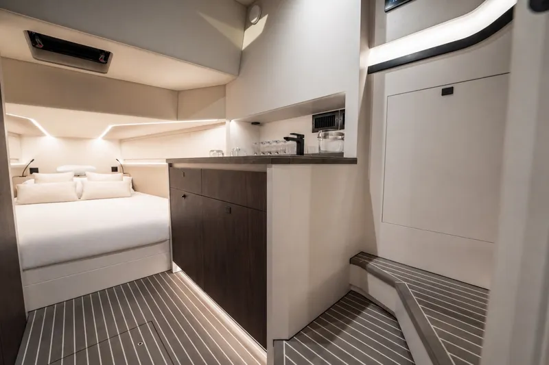 Slide: The Image of Vanquish 55 Veloce 2026 - 6108193