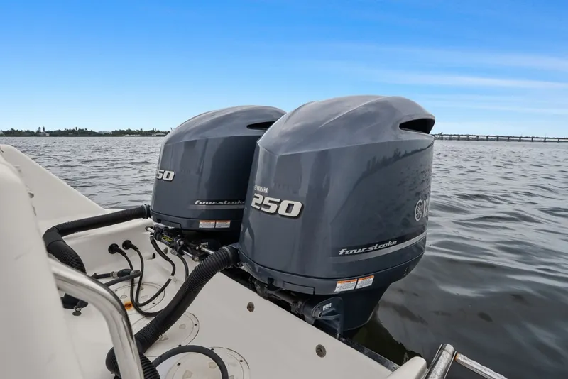 Slide: The Image of Robalo R260 2013 - 6108670