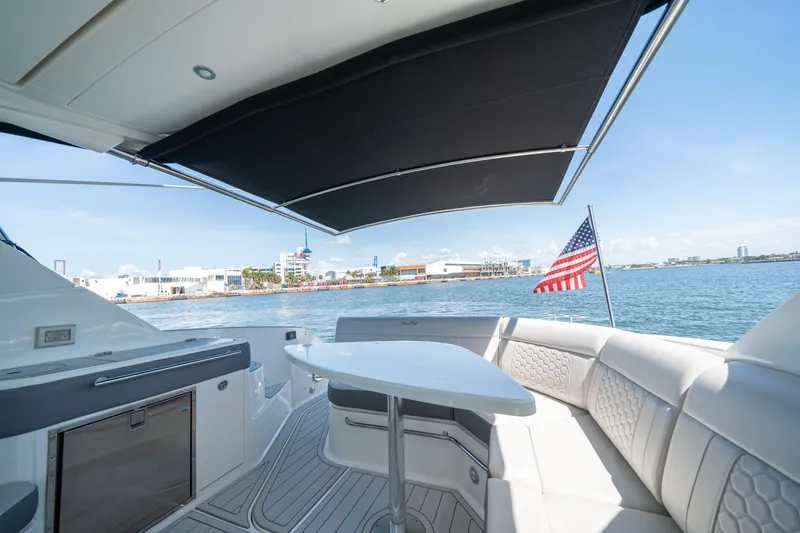 Slide: The Image of Sea Ray 320 Sundancer 2021 - 6109570