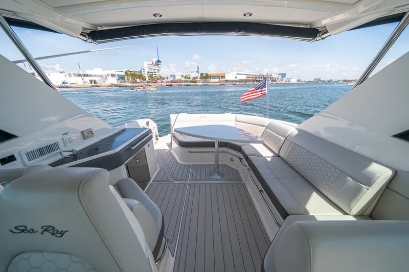 Slide: The Image of Sea Ray 320 Sundancer 2021 - 6109529