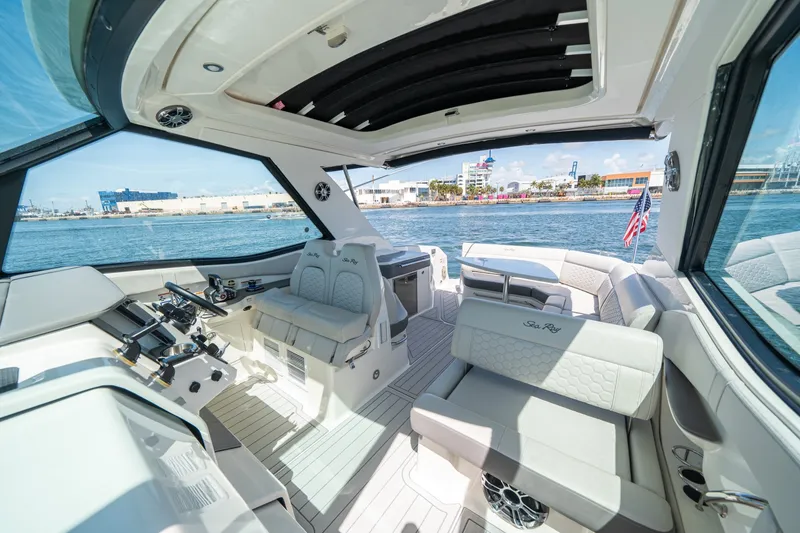Slide: The Image of Sea Ray 320 Sundancer 2021 - 6109523