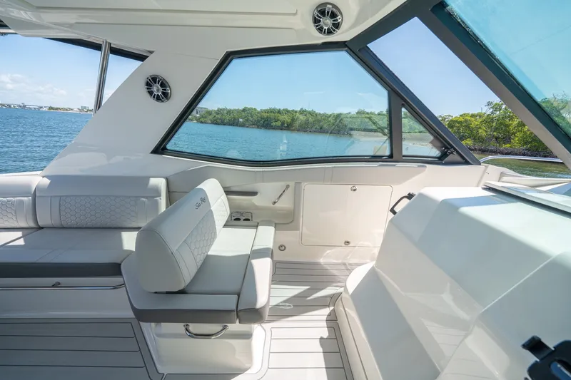 Slide: The Image of Sea Ray 320 Sundancer 2021 - 6109519