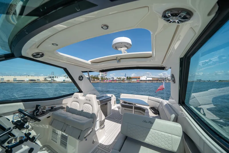 Slide: The Image of Sea Ray 320 Sundancer 2021 - 6109562
