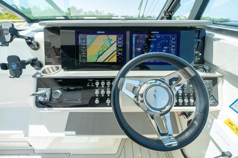 Slide: The Image of Sea Ray 320 Sundancer 2021 - 6109569