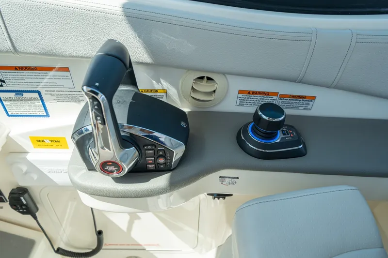 Slide: The Image of Sea Ray 320 Sundancer 2021 - 6109564