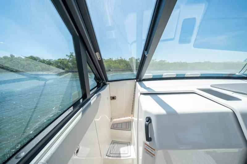 Slide: The Image of Sea Ray 320 Sundancer 2021 - 6109552
