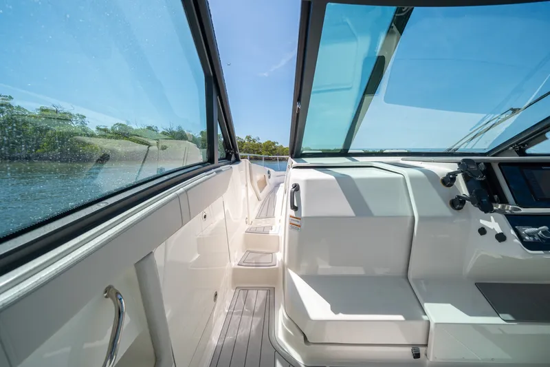 Slide: The Image of Sea Ray 320 Sundancer 2021 - 6109553