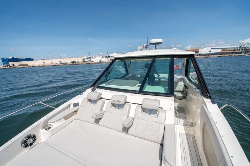 Slide: The Image of Sea Ray 320 Sundancer 2021 - 6109556