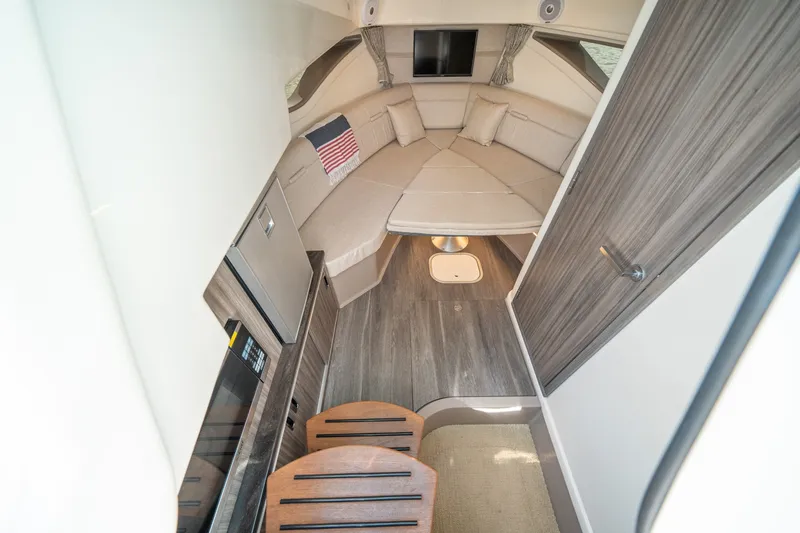 Slide: The Image of Sea Ray 320 Sundancer 2021 - 6109496