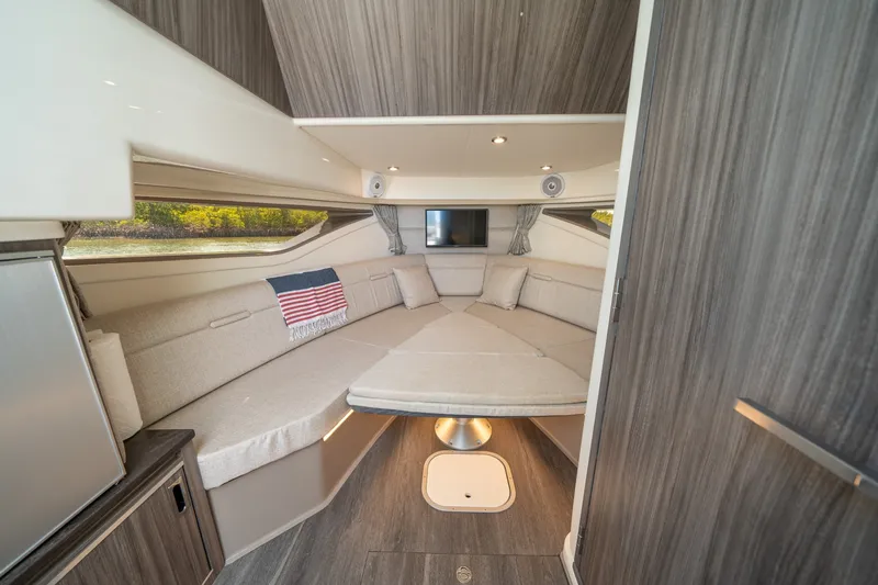 Slide: The Image of Sea Ray 320 Sundancer 2021 - 6109499