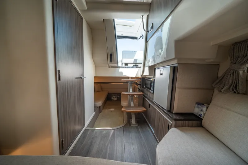 Slide: The Image of Sea Ray 320 Sundancer 2021 - 6109507
