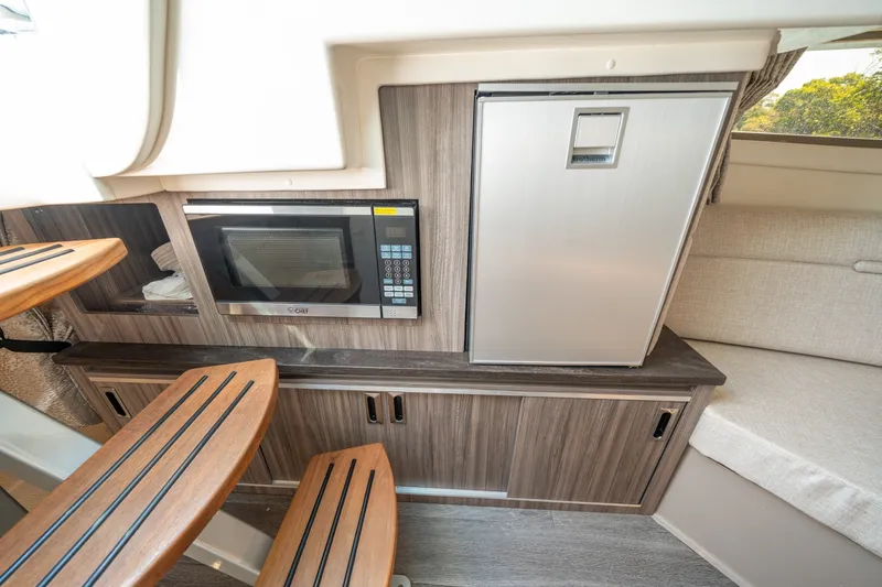 Slide: The Image of Sea Ray 320 Sundancer 2021 - 6109514