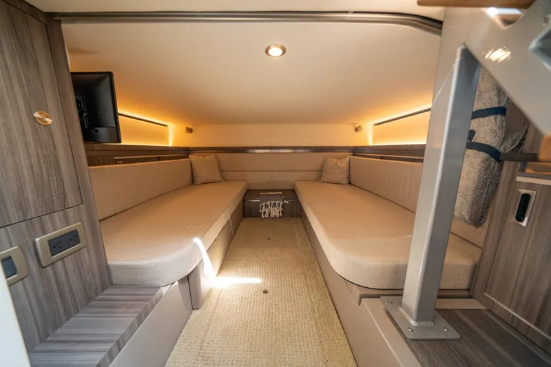 Slide: The Image of Sea Ray 320 Sundancer 2021 - 6109509
