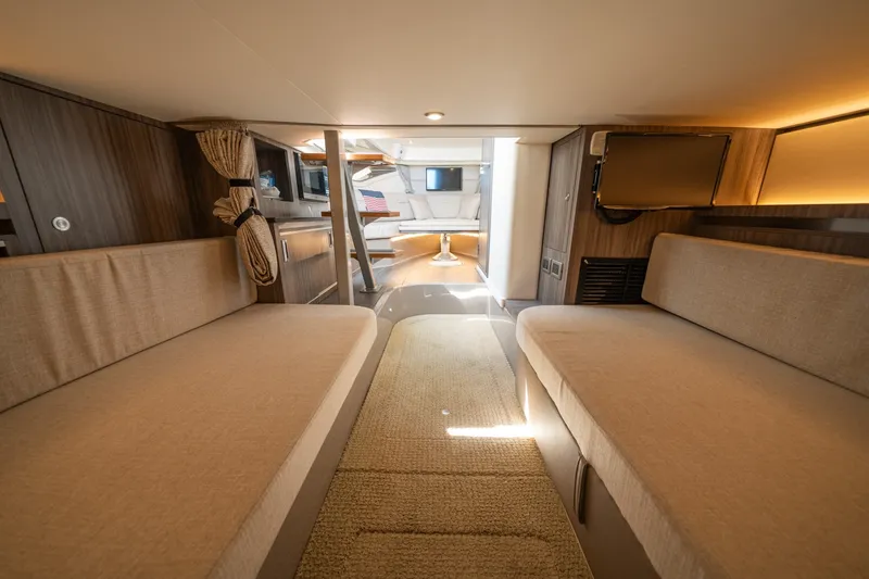 Slide: The Image of Sea Ray 320 Sundancer 2021 - 6109511