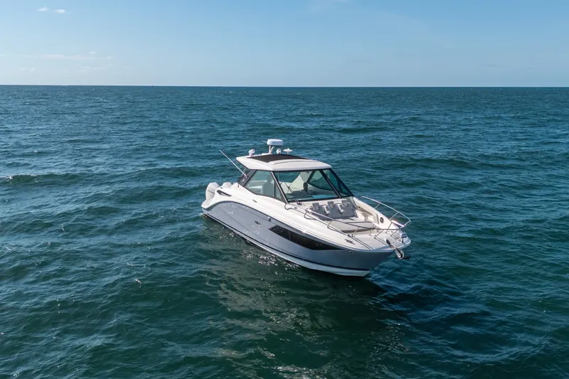 Slide: The Image of Sea Ray 320 Sundancer 2021 - 6109472
