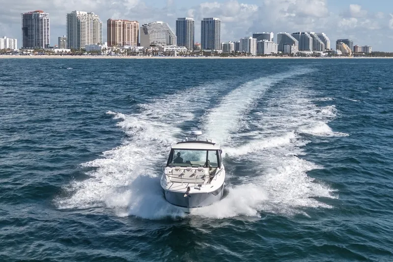 Slide: The Image of Sea Ray 320 Sundancer 2021 - 6109577