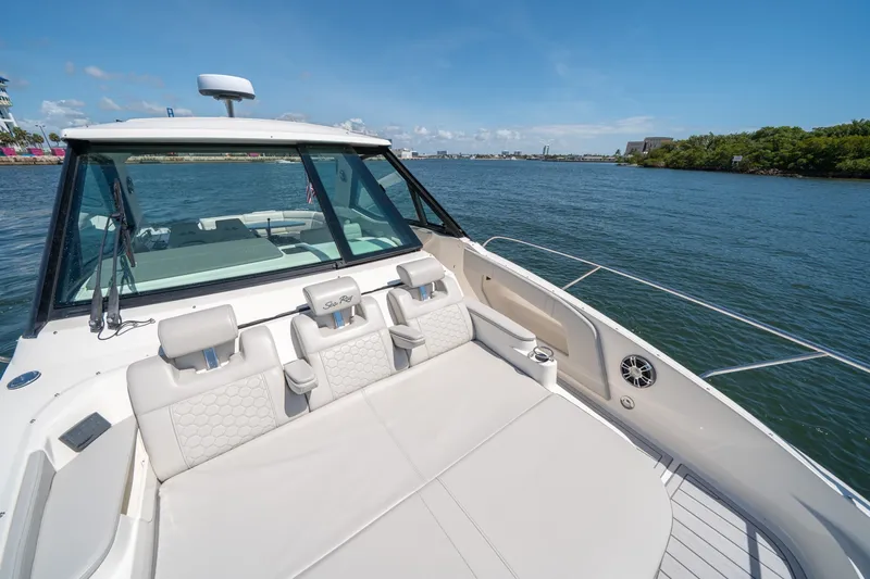 Slide: The Image of Sea Ray 320 Sundancer 2021 - 6109558