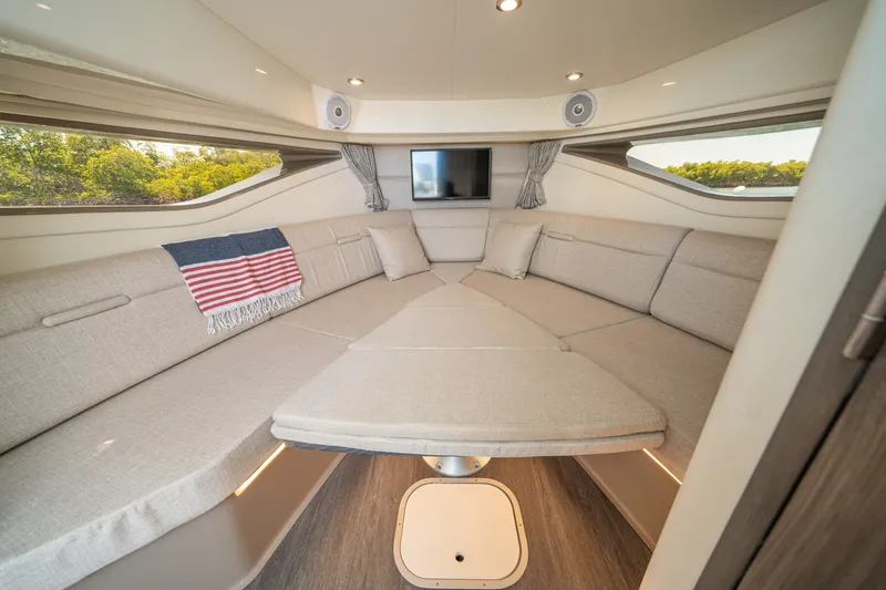 Slide: The Image of Sea Ray 320 Sundancer 2021 - 6109501