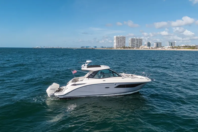 Slide: The Image of Sea Ray 320 Sundancer 2021 - 6109473