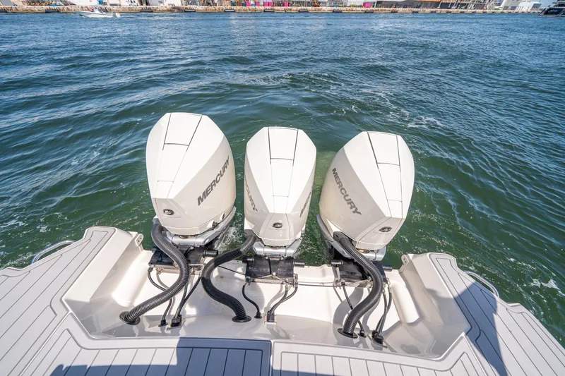 Slide: The Image of Sea Ray 320 Sundancer 2021 - 6109546