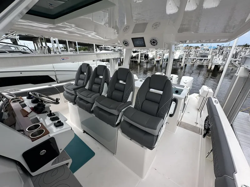 Slide: The Image of Regal 38 SAV 2025 - 6109418