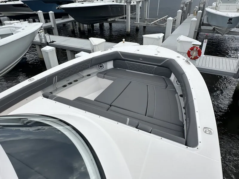 Slide: The Image of Regal 38 SAV 2025 - 6109413