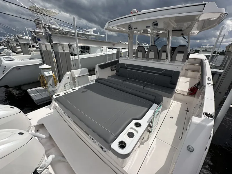 Slide: The Image of Regal 38 SAV 2025 - 6109421