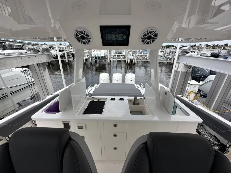 Slide: The Image of Regal 38 SAV 2025 - 6109416