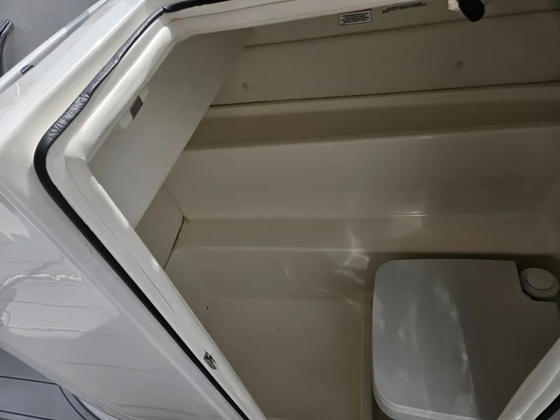 Slide: The Image of Bayliner VR6 Bowrider OB 2024 - 6109613
