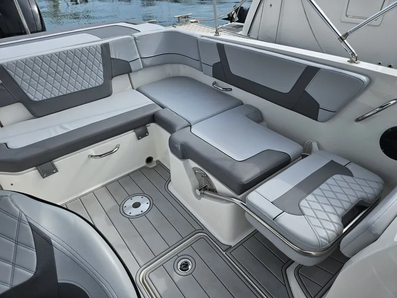 Slide: The Image of Bayliner VR6 Bowrider OB 2024 - 6109615