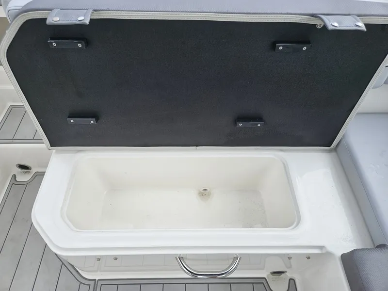 Slide: The Image of Bayliner VR6 Bowrider OB 2024 - 6109616
