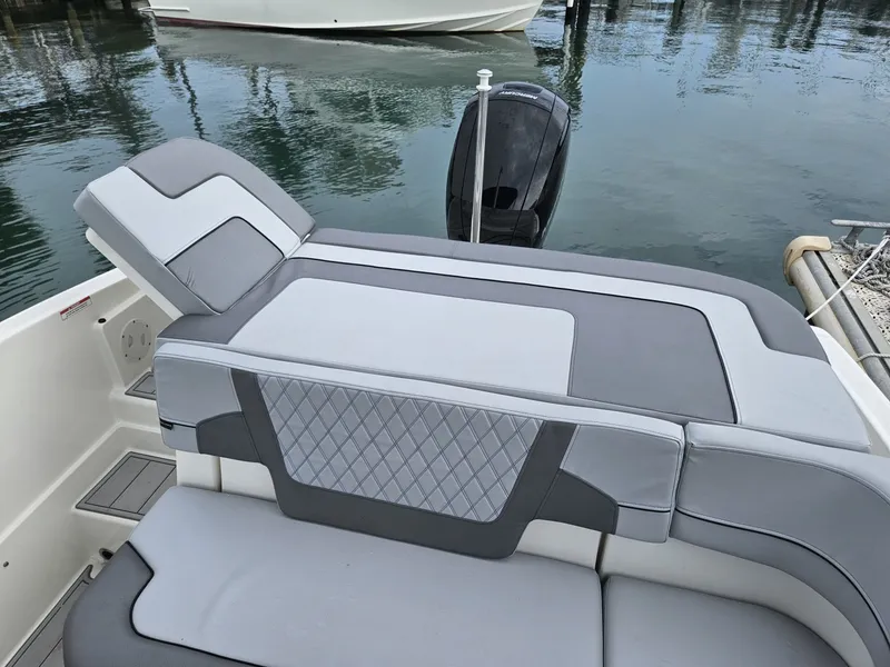 Slide: The Image of Bayliner VR6 Bowrider OB 2024 - 6109617
