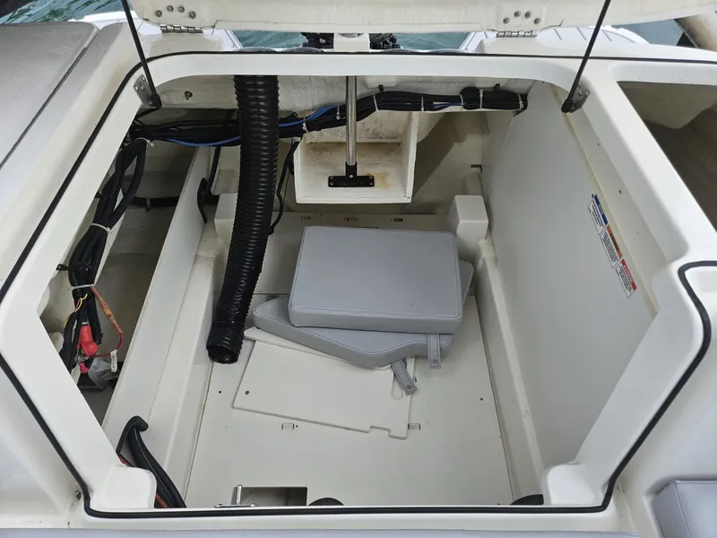 Slide: The Image of Bayliner VR6 Bowrider OB 2024 - 6109618