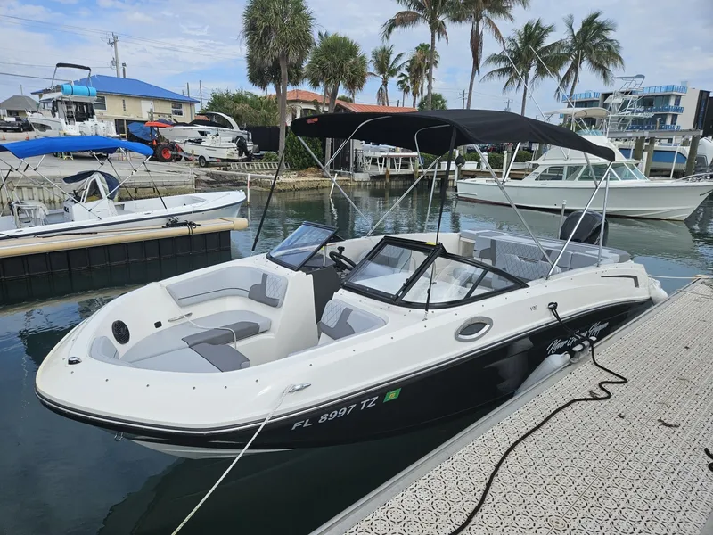 Slide: The Image of Bayliner VR6 Bowrider OB 2024 - 6109620