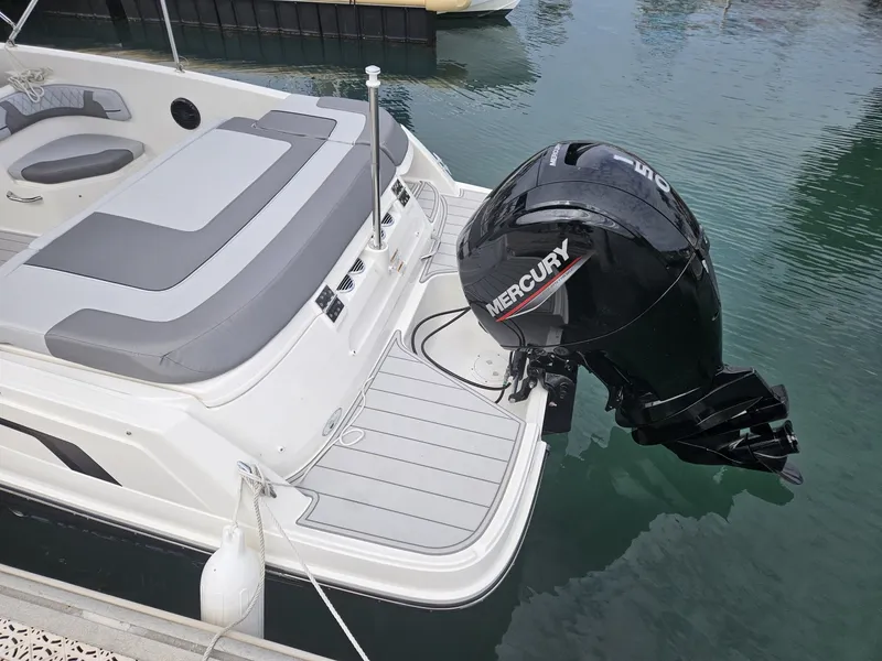 Slide: The Image of Bayliner VR6 Bowrider OB 2024 - 6109606