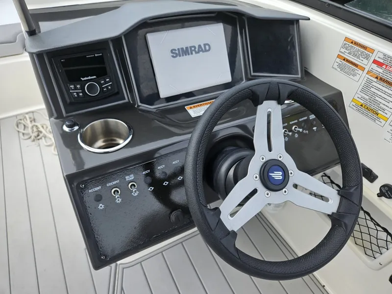 Slide: The Image of Bayliner VR6 Bowrider OB 2024 - 6109608