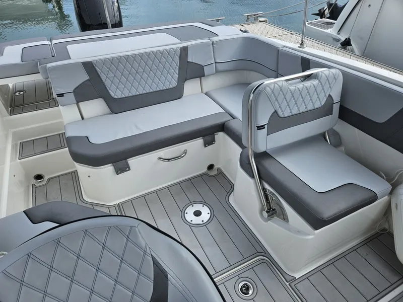 Slide: The Image of Bayliner VR6 Bowrider OB 2024 - 6109611