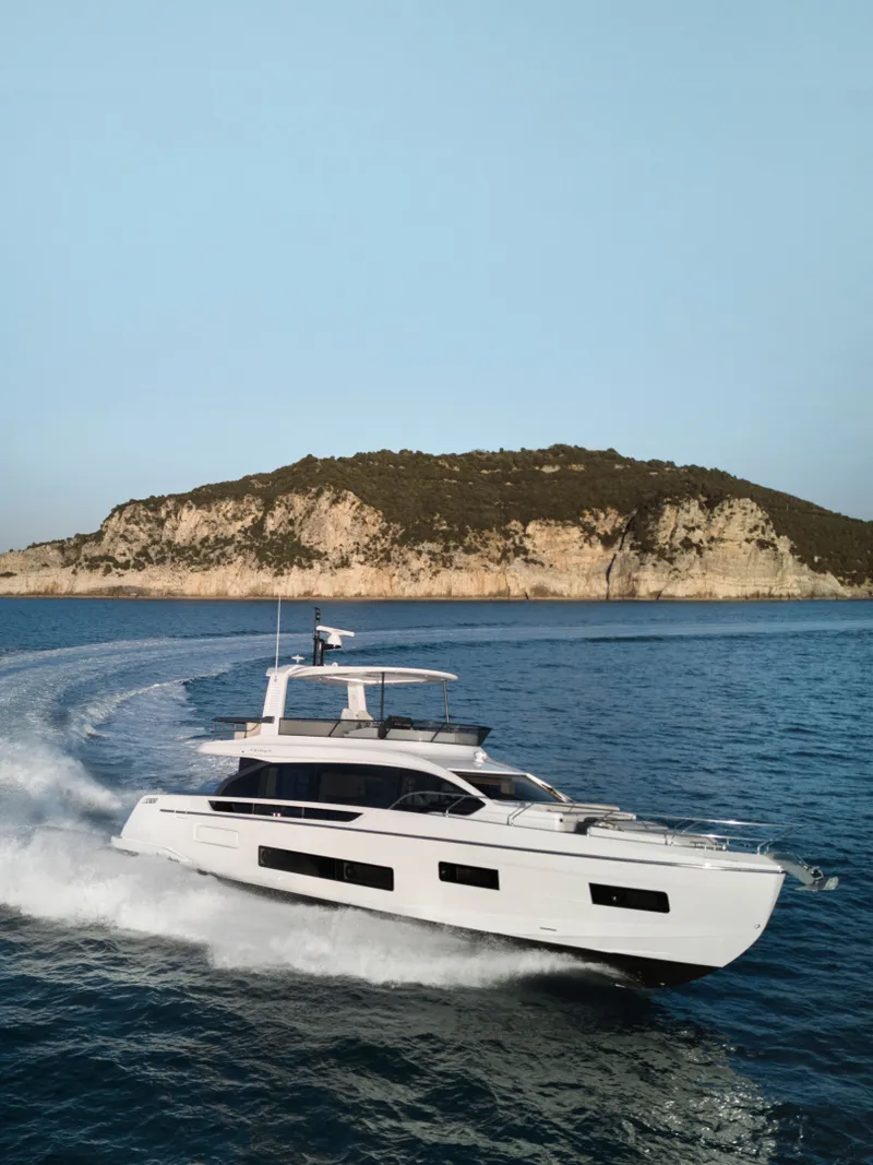 Slide: The Image of Azimut 62 FLY 2026 - 6109812