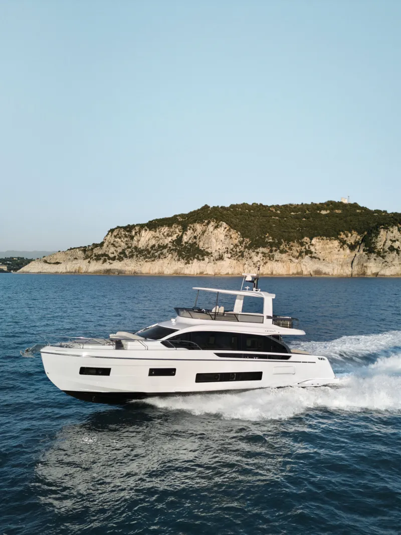 Slide: The Image of Azimut 62 FLY 2026 - 6109814