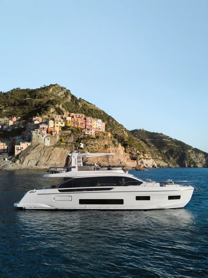 Slide: The Image of Azimut 62 FLY 2026 - 6109815