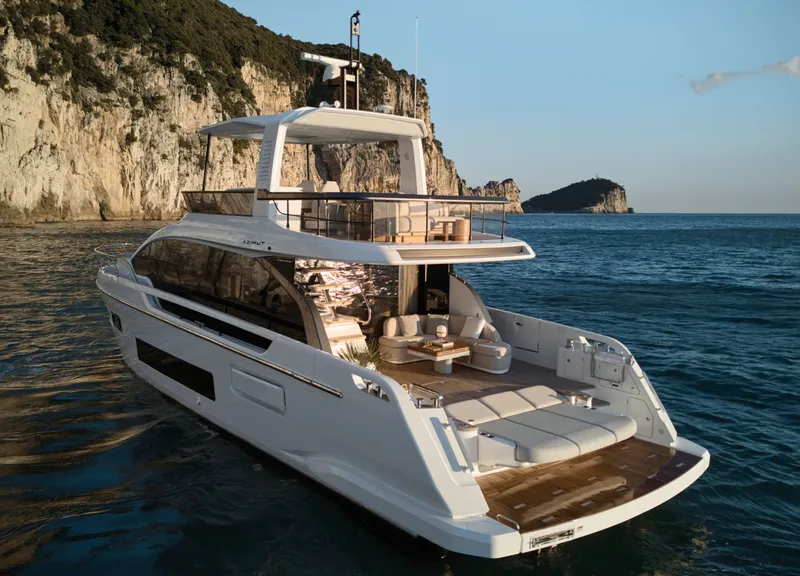 Slide: The Image of Azimut 62 FLY 2026 - 6109817