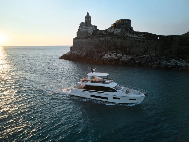 Slide: The Image of Azimut 62 FLY 2026 - 6109820