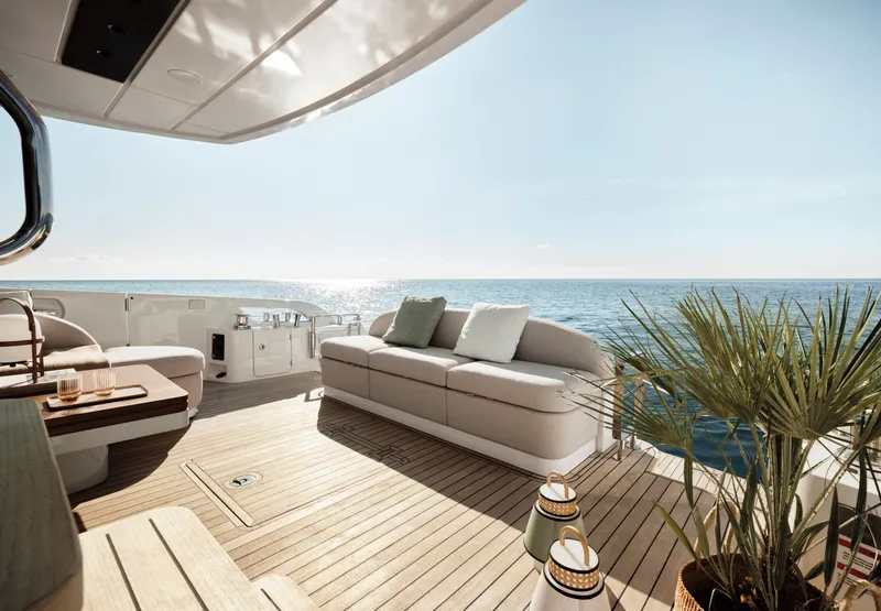 Slide: The Image of Azimut 62 FLY 2026 - 6109821