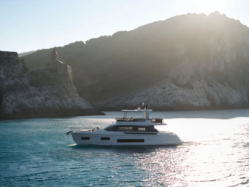 Slide: The Image of Azimut 62 FLY 2026 - 6109826
