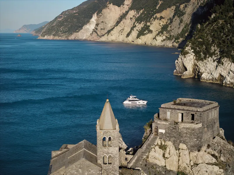 Slide: The Image of Azimut 62 FLY 2026 - 6109827