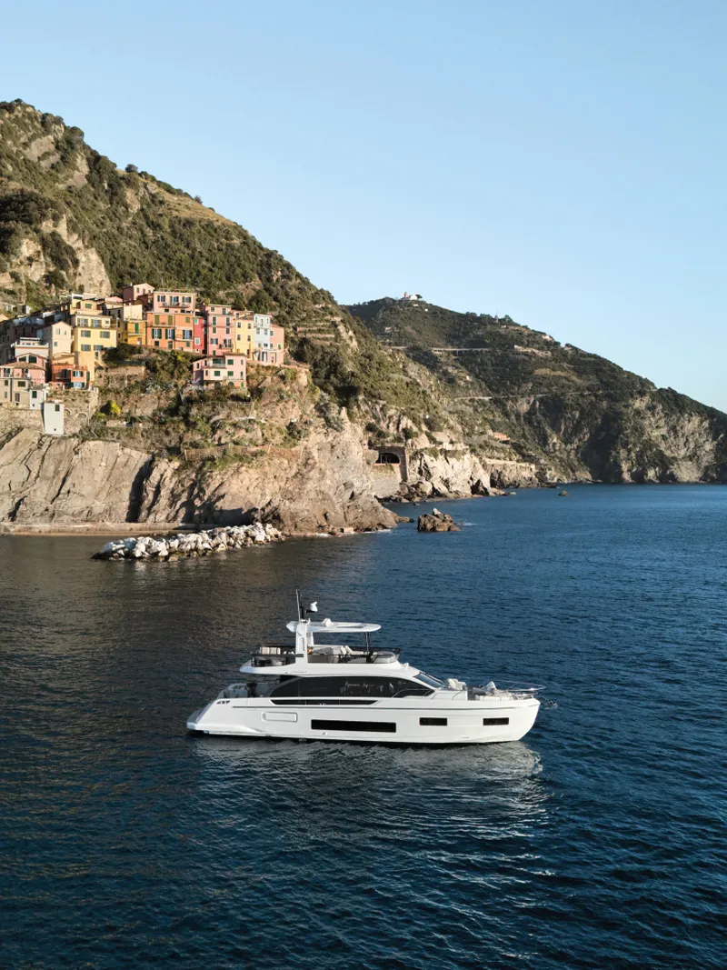Slide: The Image of Azimut 62 FLY 2026 - 6109829