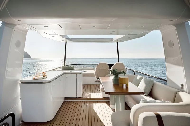 Slide: The Image of Azimut 62 FLY 2026 - 6109833