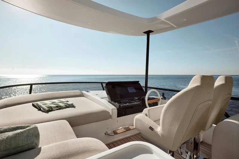Slide: The Image of Azimut 62 FLY 2026 - 6109837
